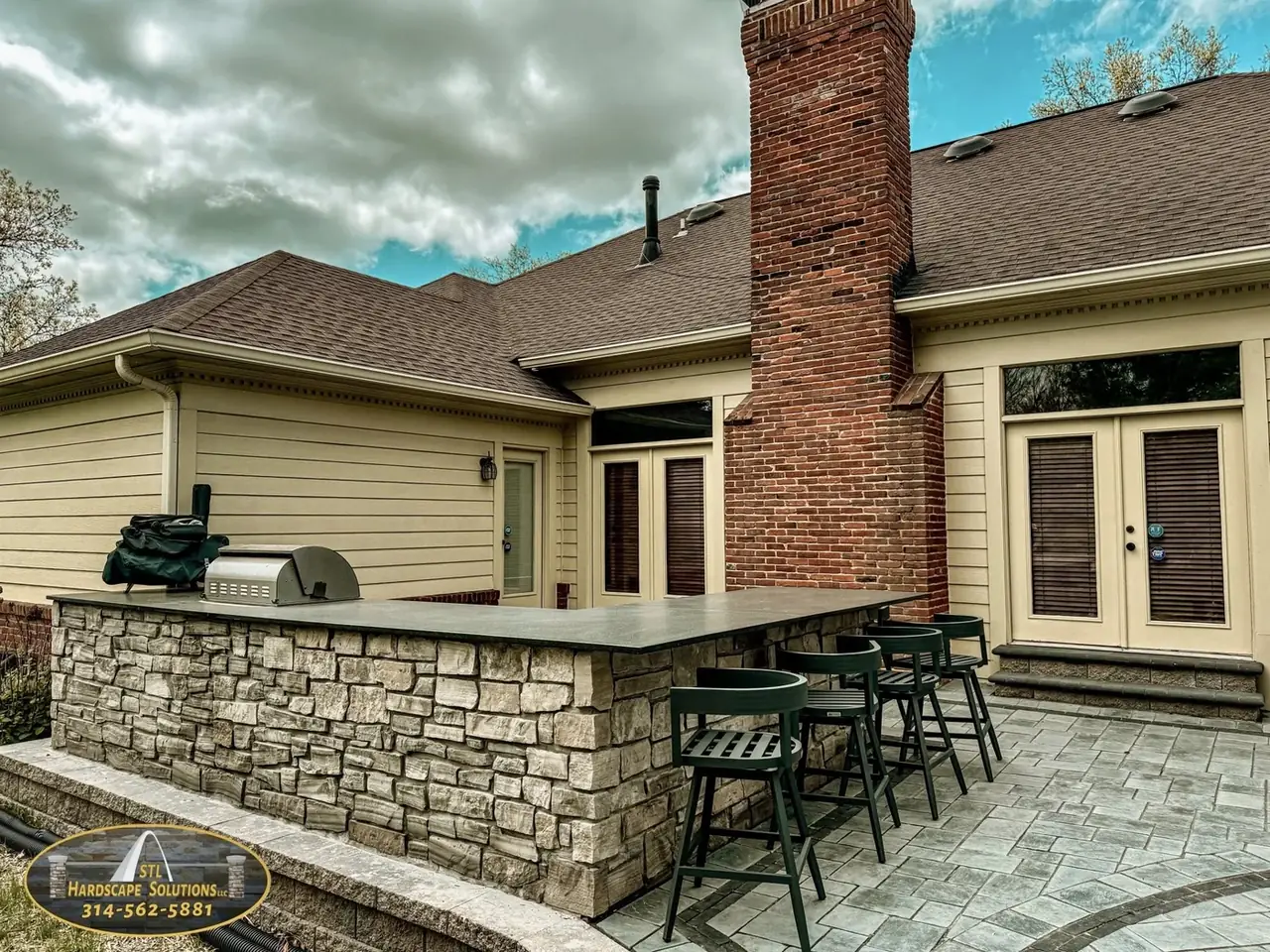 Outdoor Kitchens & Bars Outdoor Kitchens & Bars by STL Hardscape Solutions