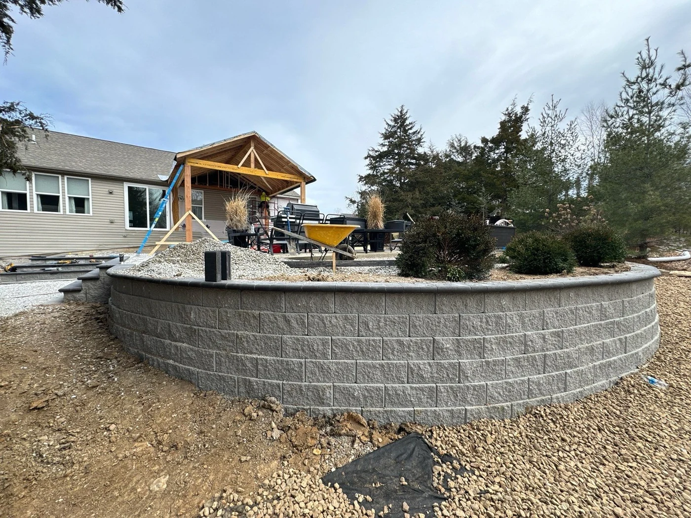 Curved segmental block wall - completed hardscape project in St. Louis