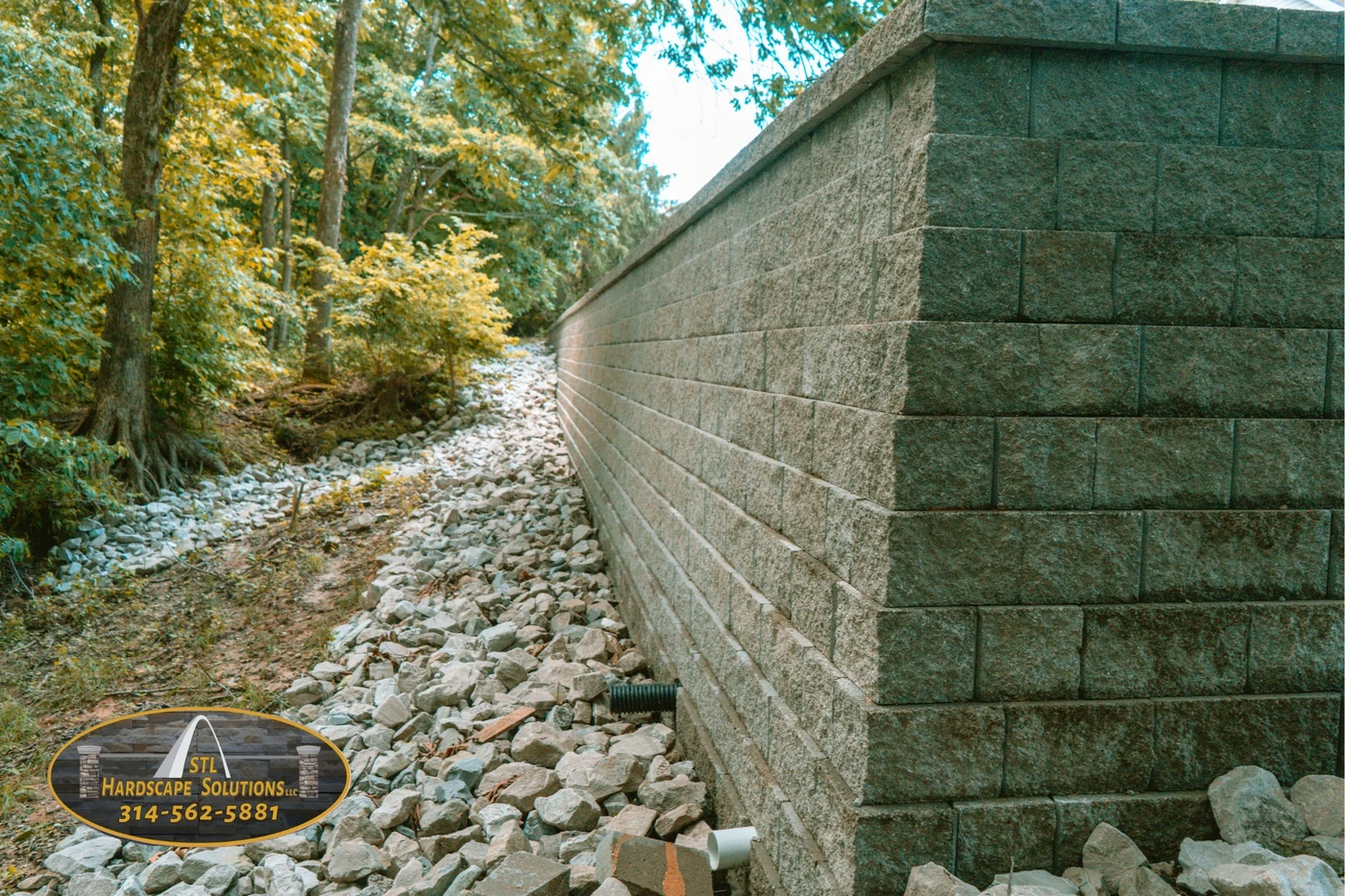 Long Engineered Retaining Wall - completed hardscape project in St. Louis